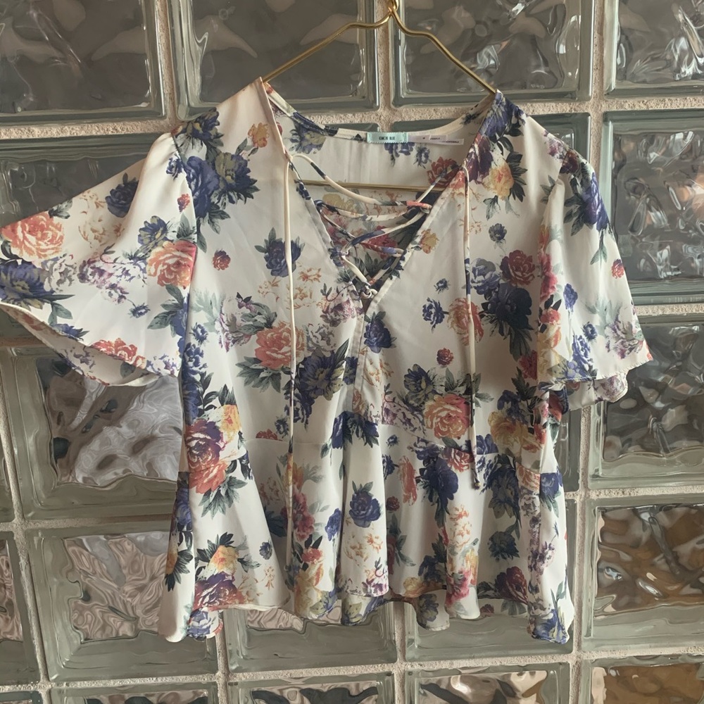 URBAN OUTFITTERS Floral peplum Blouse